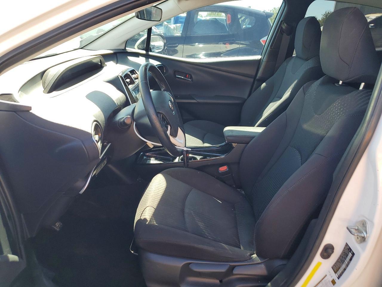 2018 Toyota Prius Three - Image 7