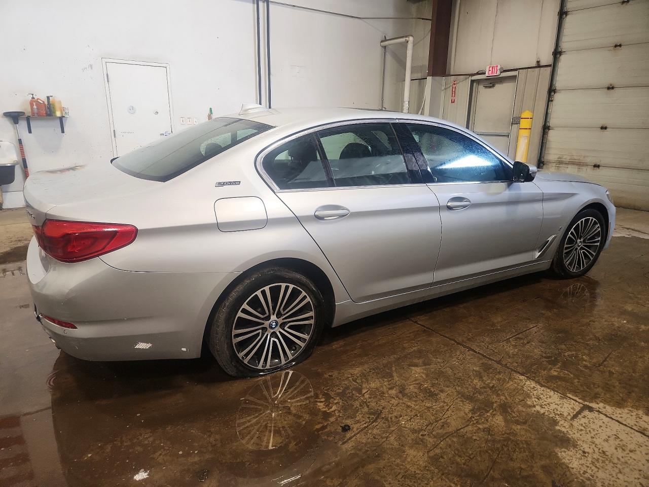 2019 BMW 530Xe - Image 3