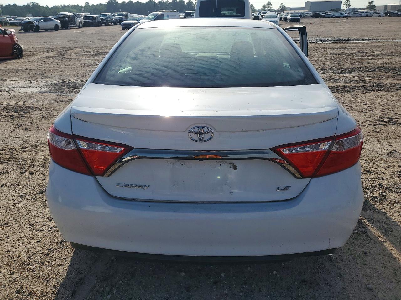 2016 Toyota Camry Le - Фото 6