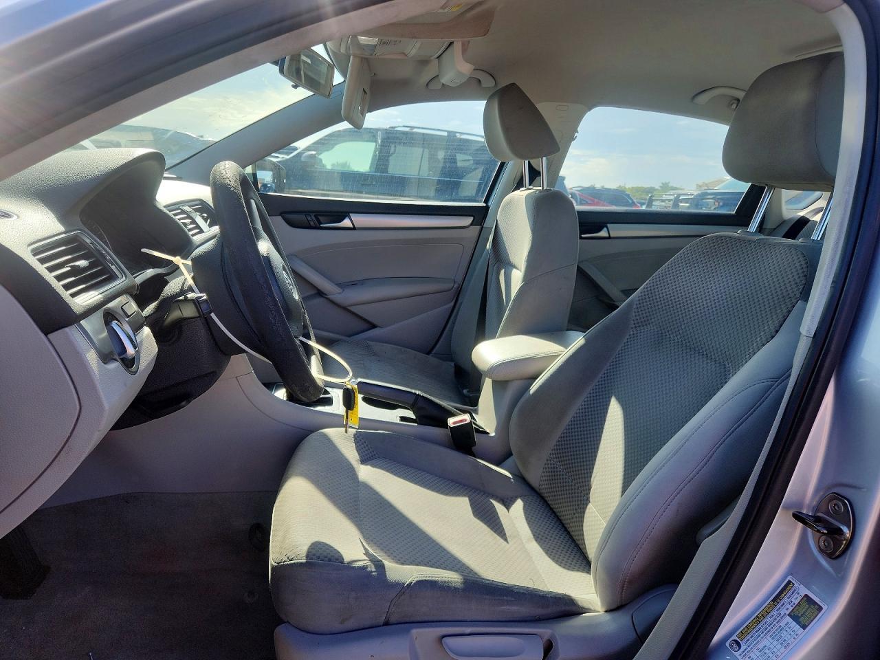 2014 Volkswagen Passat S - Фото 7