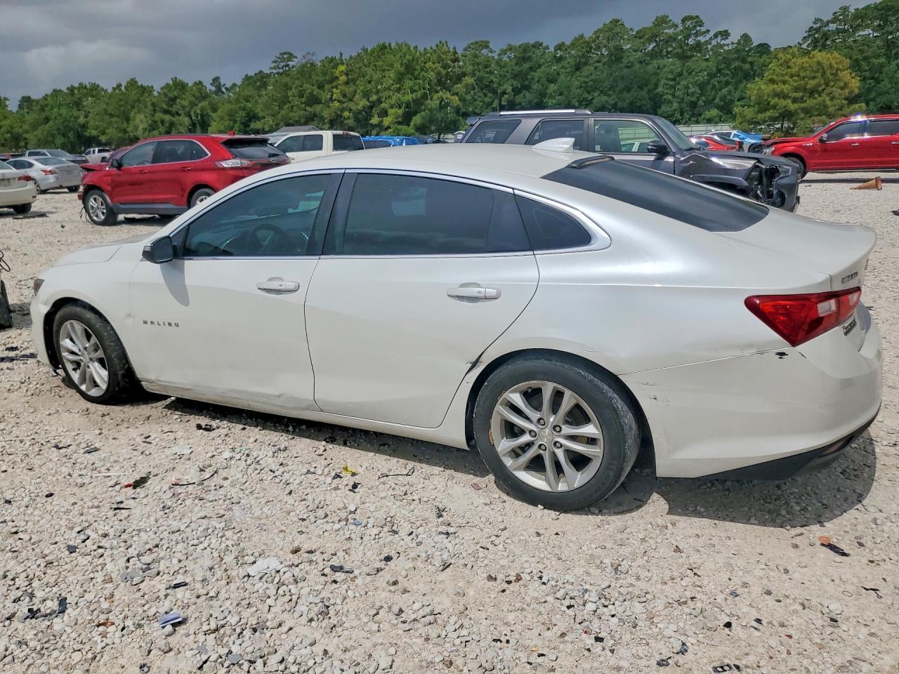 2017 Chevrolet Malibu Lt - Image 2