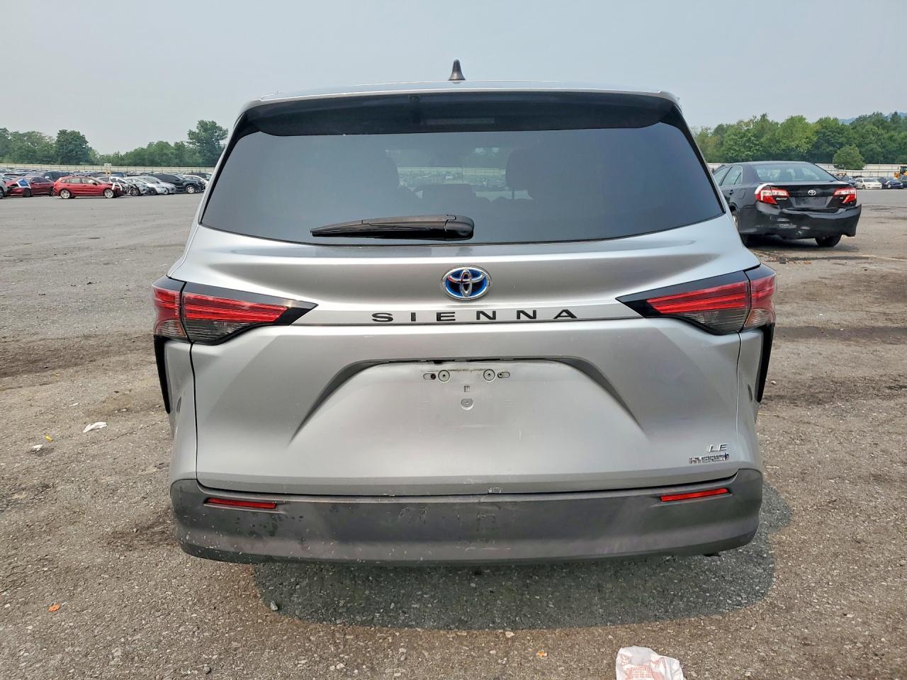 2022 Toyota Sienna Le - Фото 6