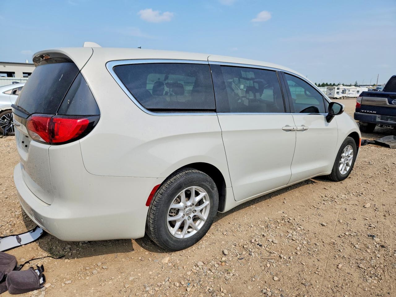 2017 Chrysler Pacifica Touring - Фото 3