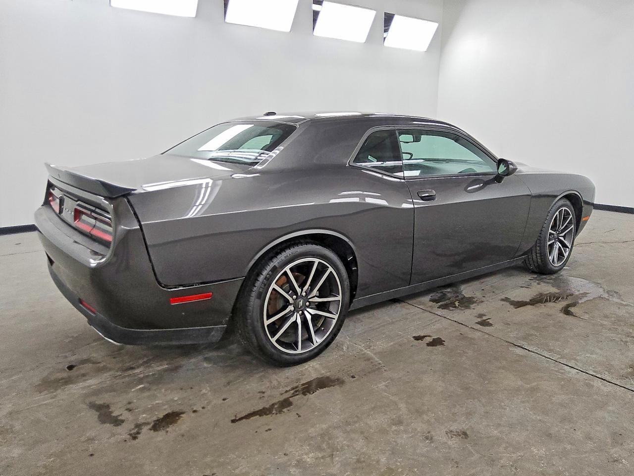 2023 Dodge Challenger R/T - Фото 3