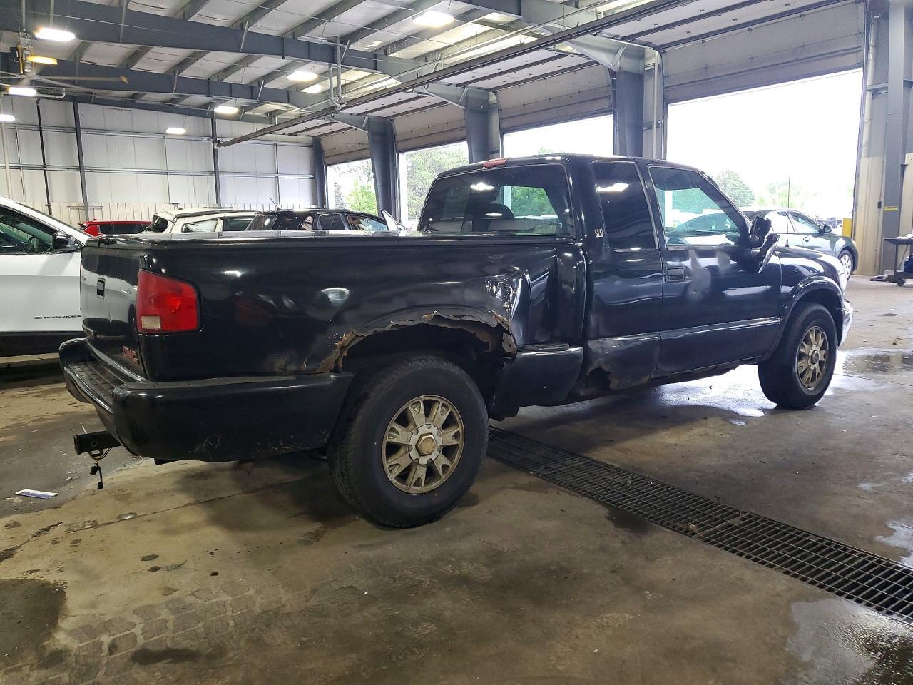 2002 GMC Sonoma - Image 3