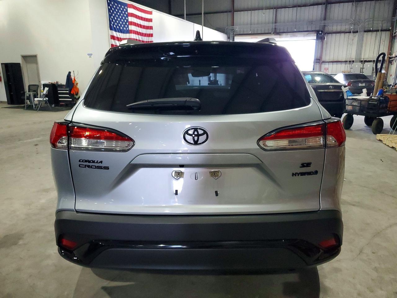 2024 Toyota Corolla Cross Hybrid Se - Image 6