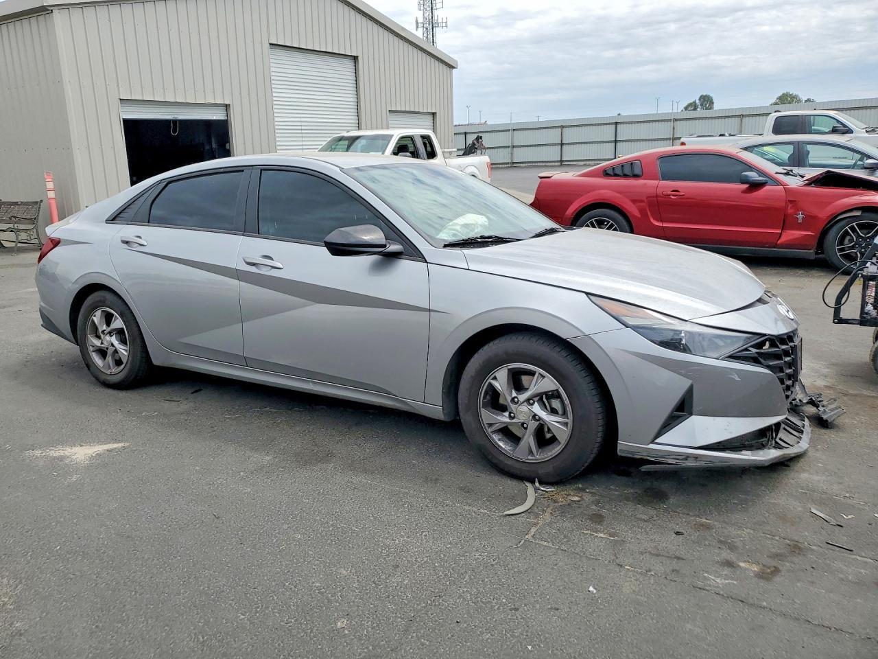 2021 Hyundai Elantra Se - Image 4
