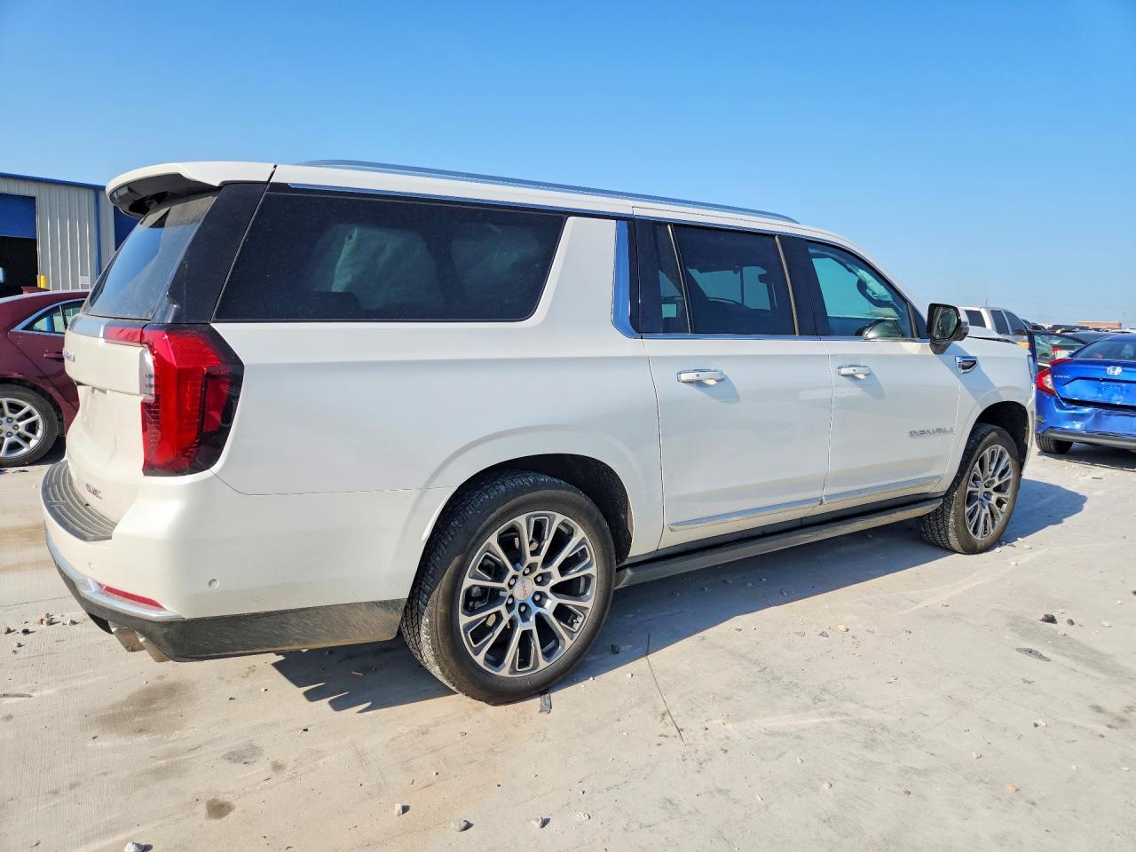 2025 GMC Yukon Xl Denali - Image 3