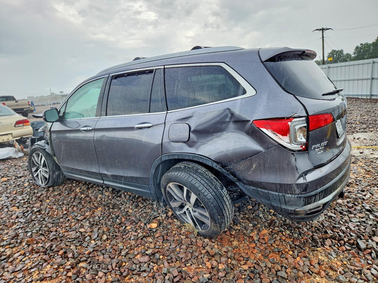 2018 Honda Pilot Touring - Image 2