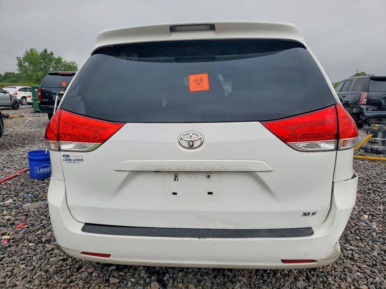 2012 Toyota Sienna Xle 8-Passenger - Image 6