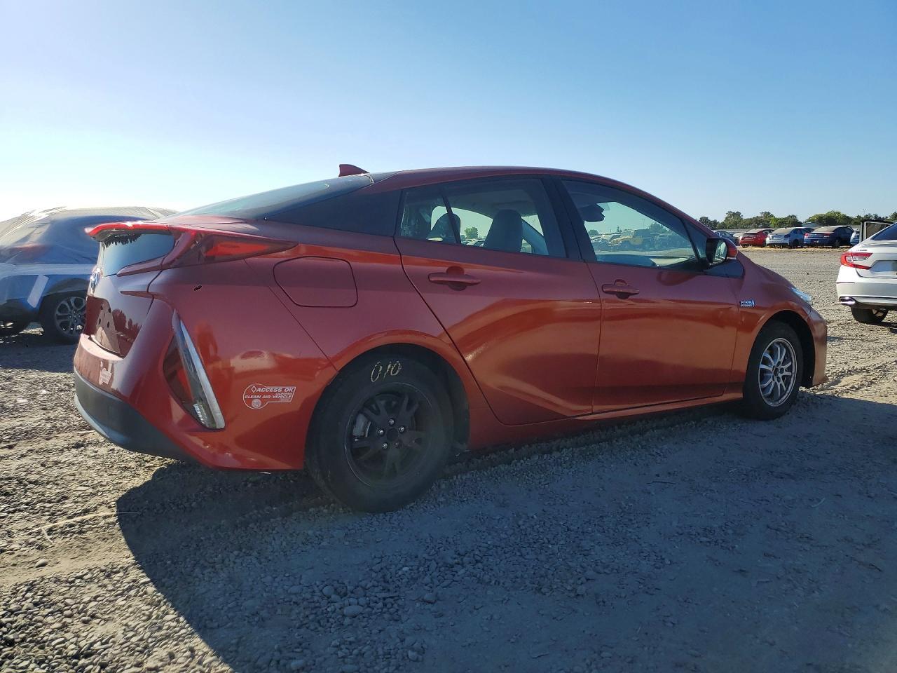 2017 Toyota Prius Prime Premium - Image 3