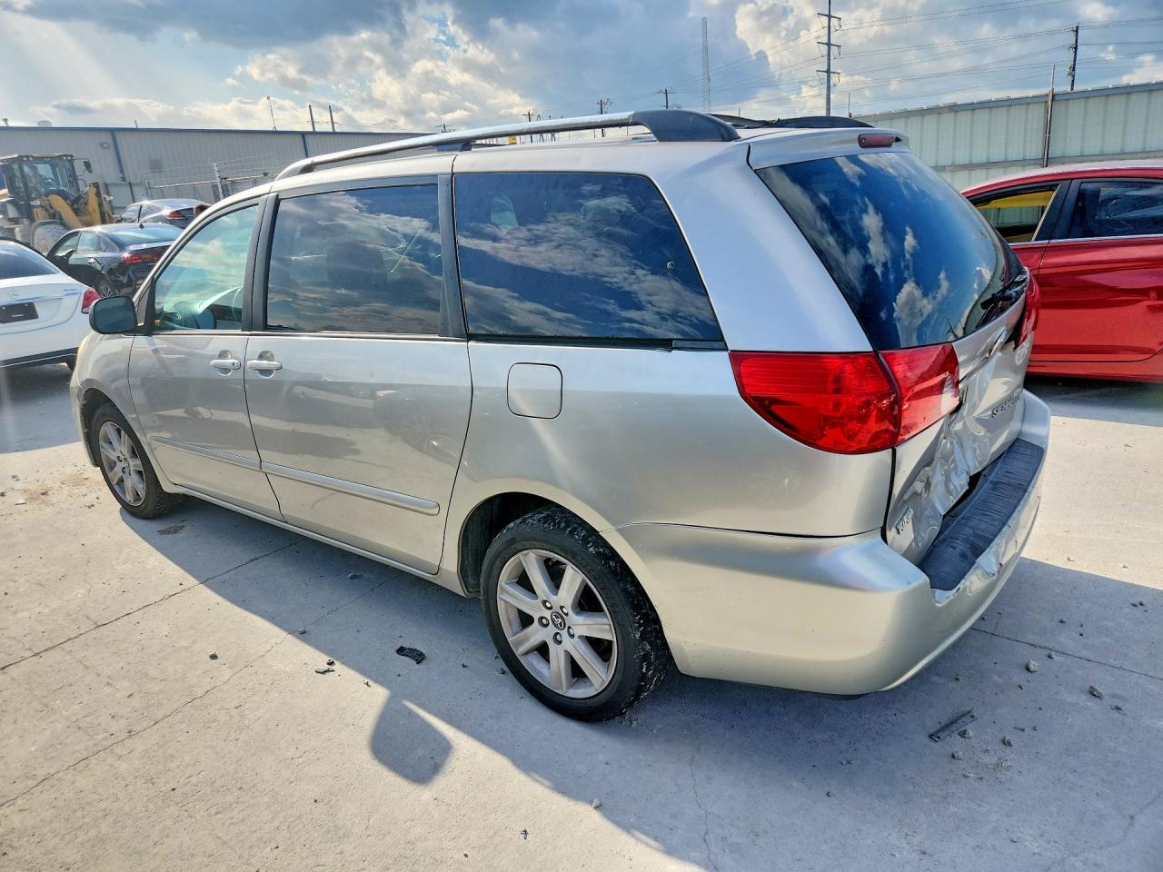 2008 Toyota Sienna Le 7-Passenger - Фото 2