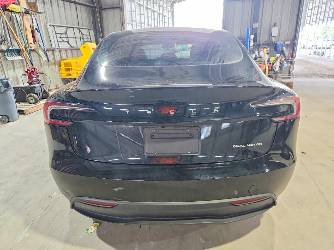 2025 Tesla Model 3 - Фото 6