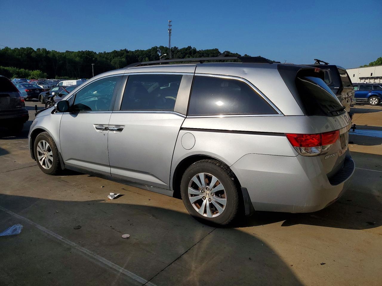 2016 Honda Odyssey Se - Image 2