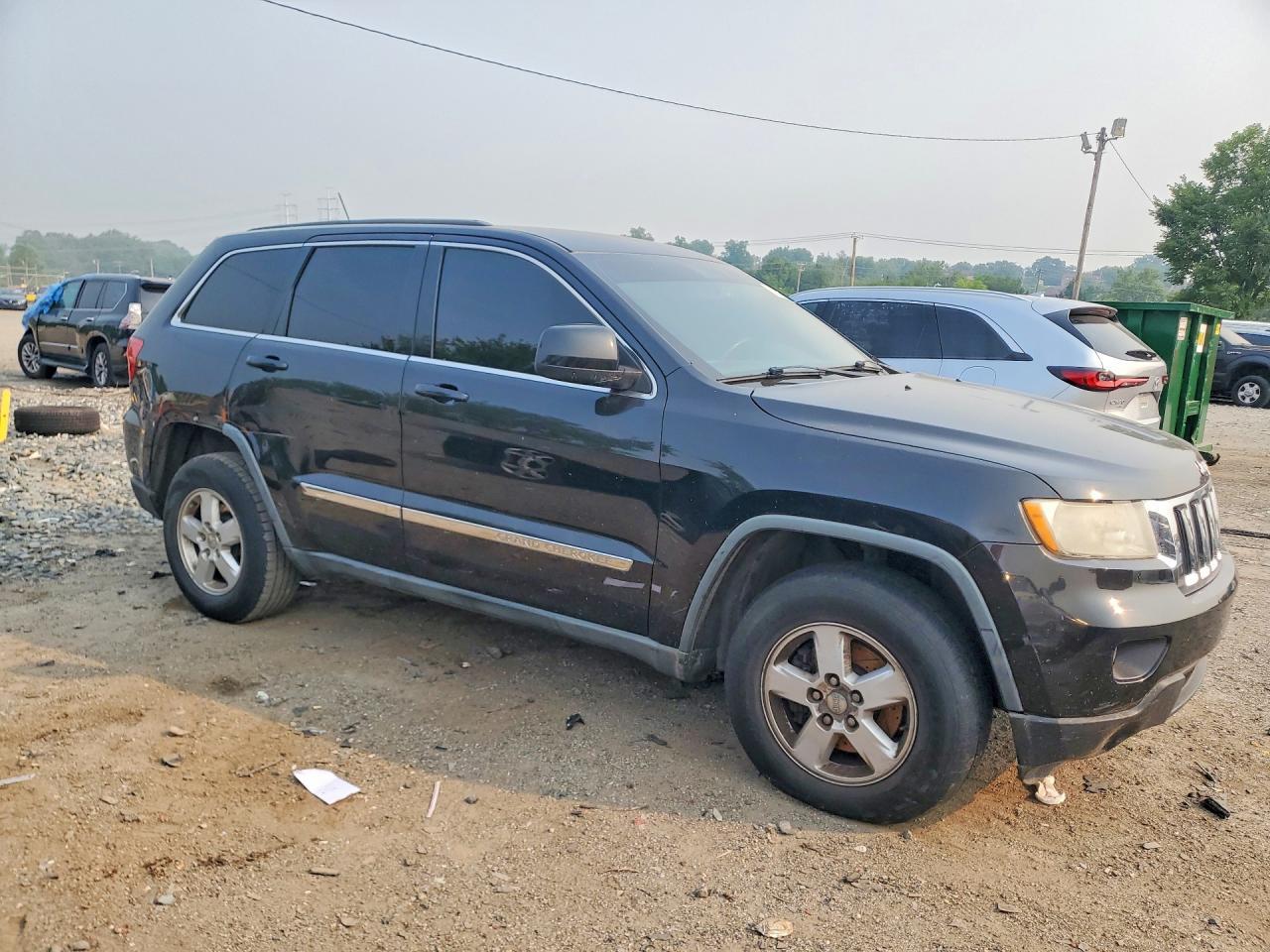 2012 Jeep Grand Cherokee Laredo - Image 4