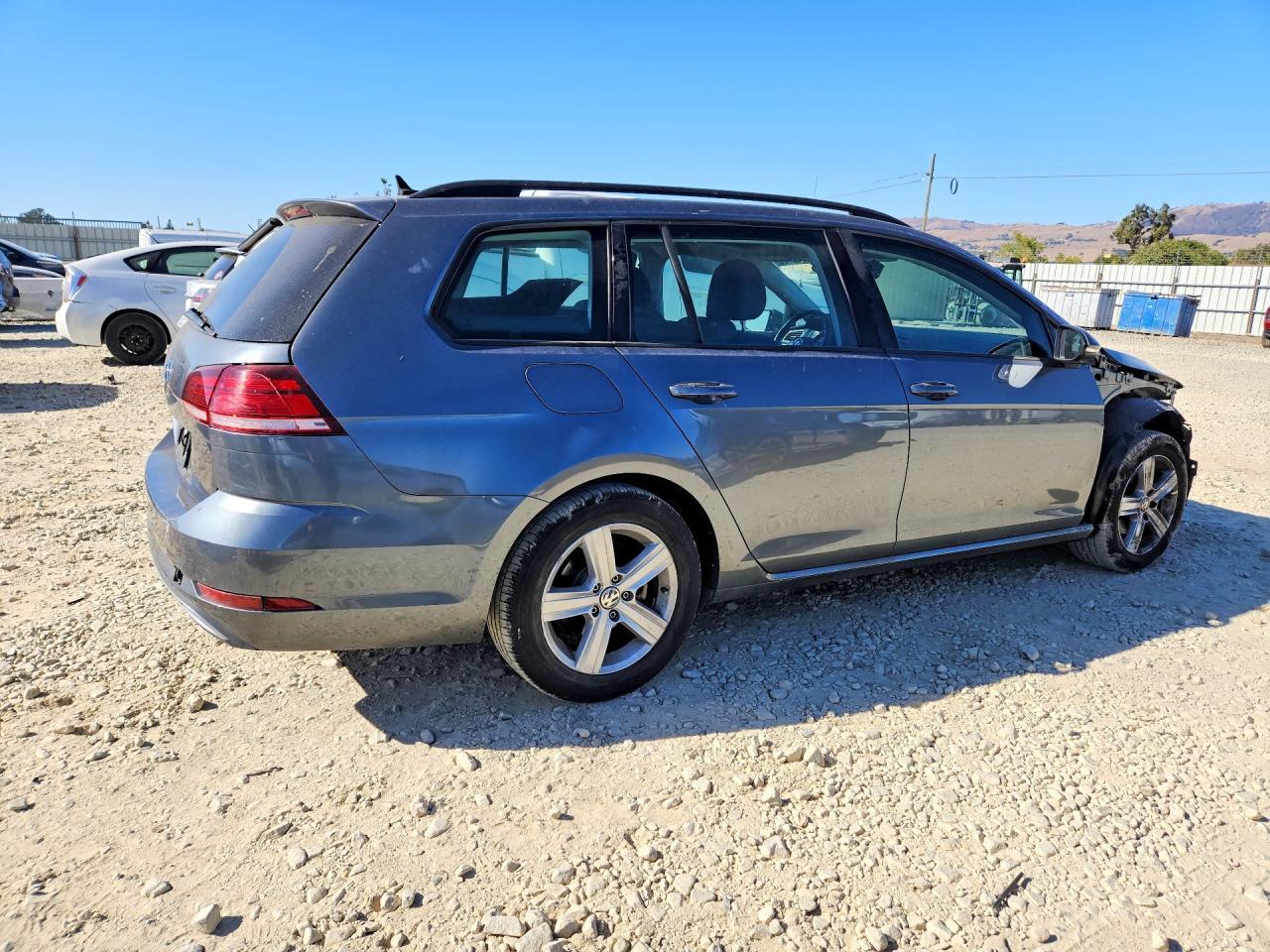 2018 Volkswagen Golf Sportwagen S/Se - Image 3