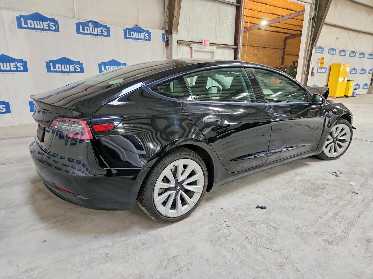 2022 Tesla Model 3 - Фото 3