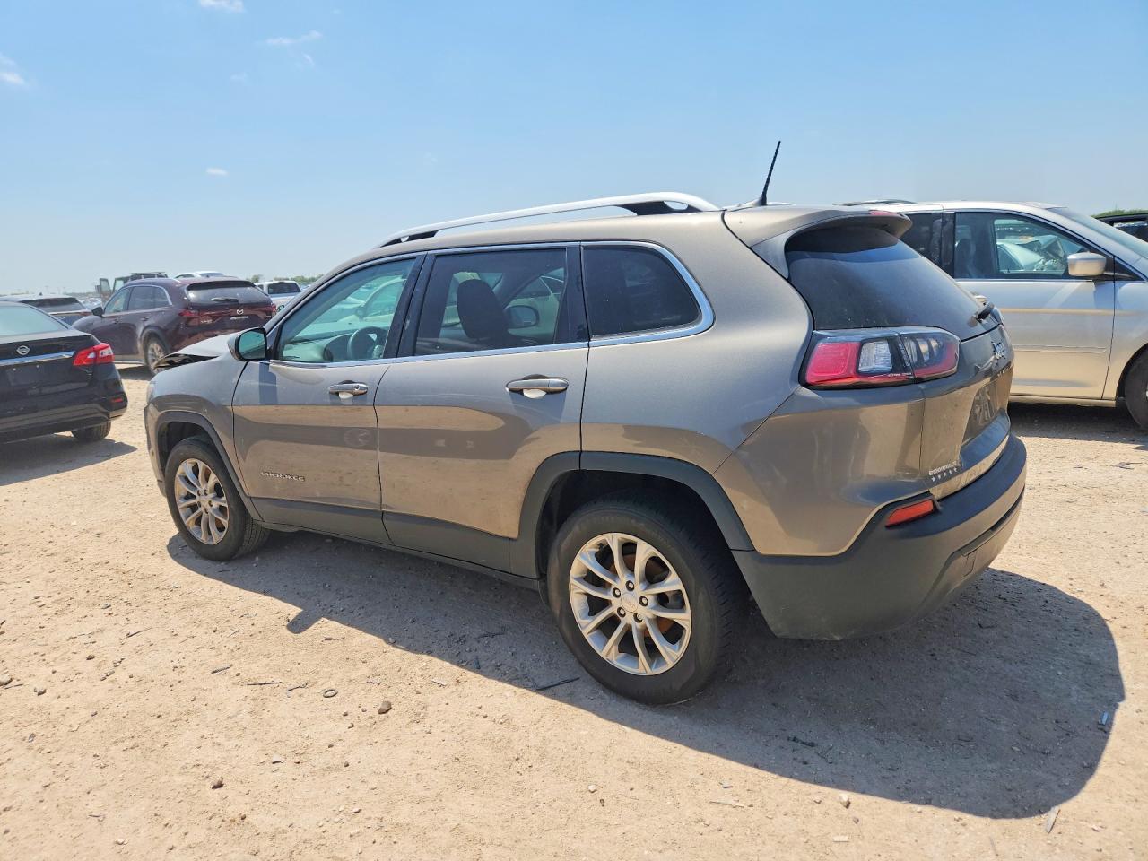 2019 Jeep Cherokee Latitude - Фото 2