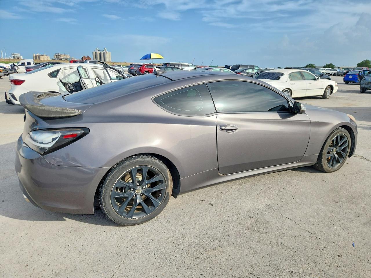 2013 Hyundai Genesis Coupe 3.8 Grand Touring - Image 3