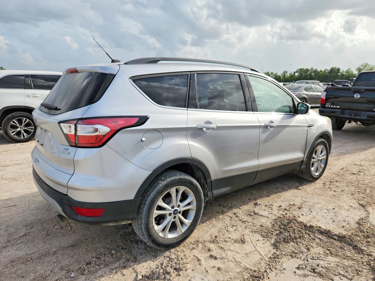 2018 Ford Escape Se - Фото 3