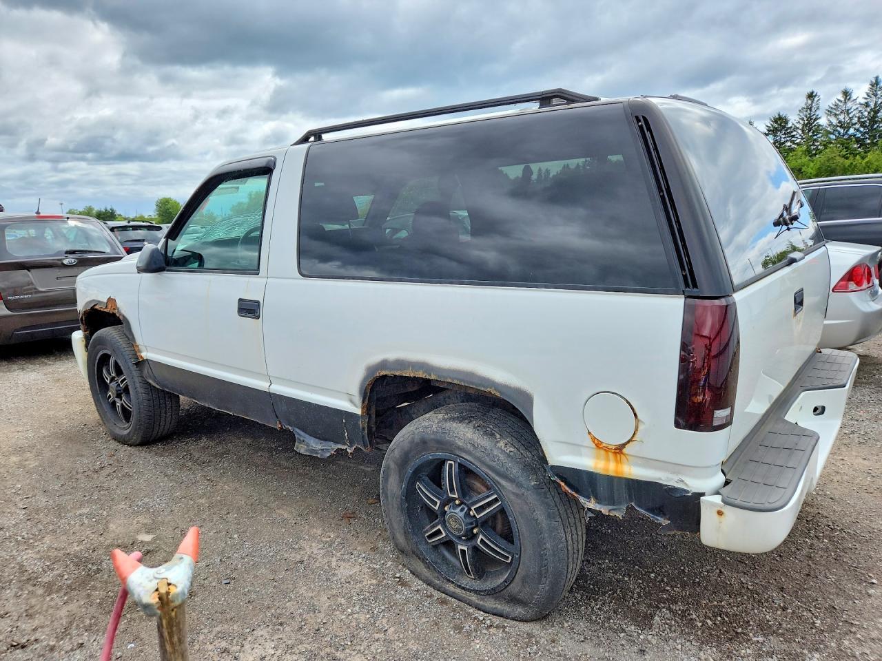 1998 Chevrolet Tahoe K1500 - Image 2