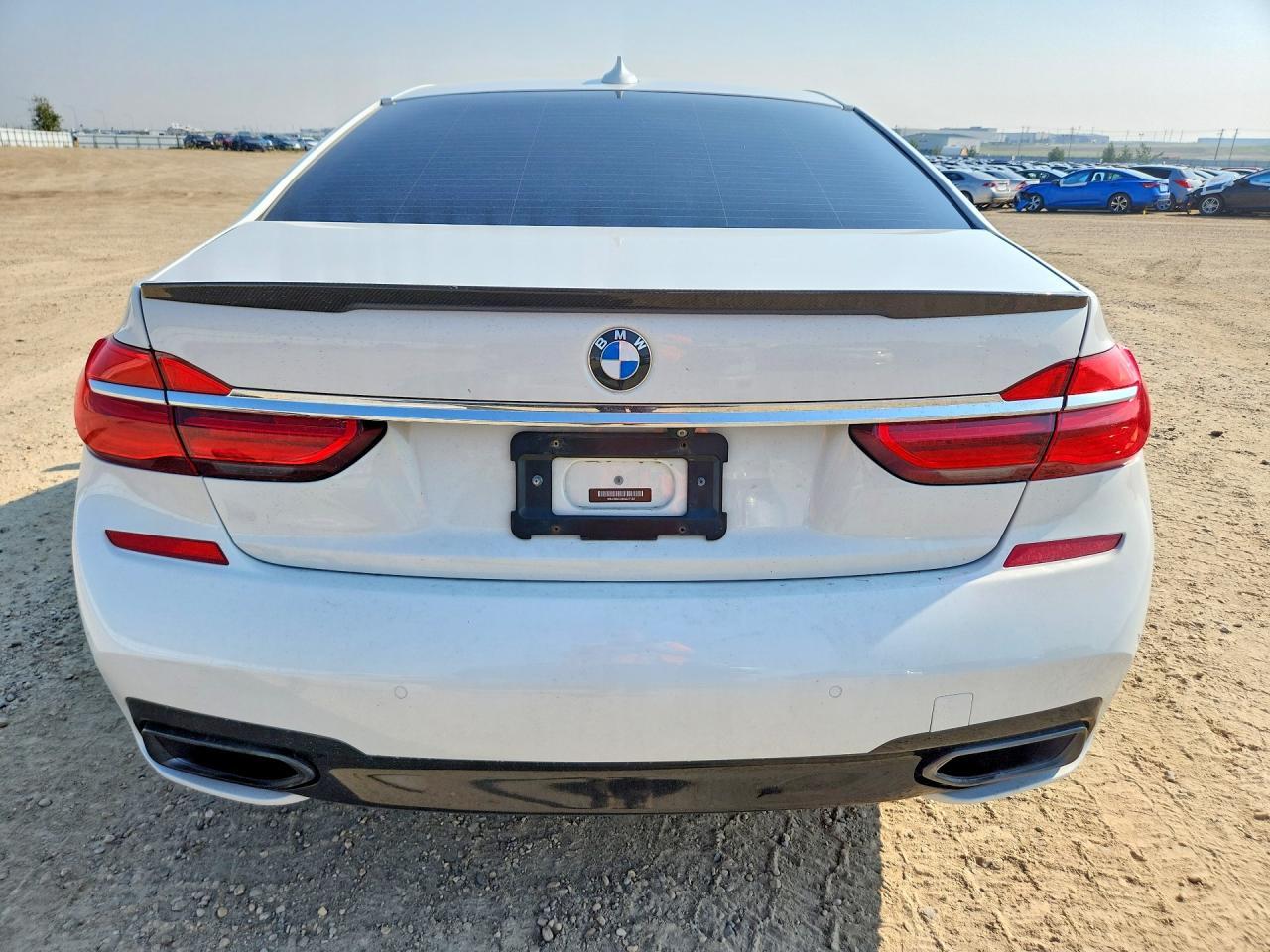 2017 BMW 750 Xi - Фото 6