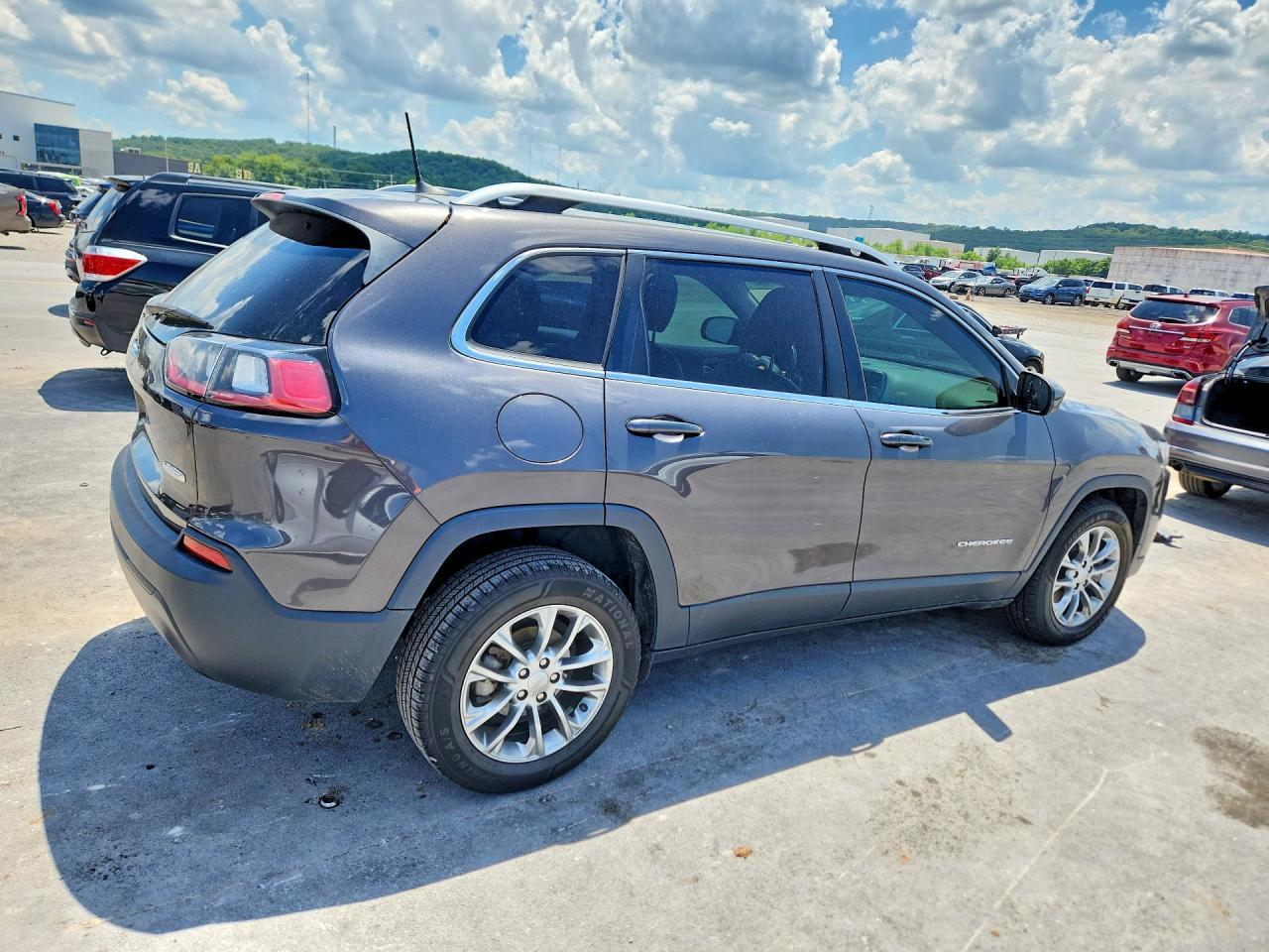 2019 Jeep Cherokee Latitude Plus - Фото 3
