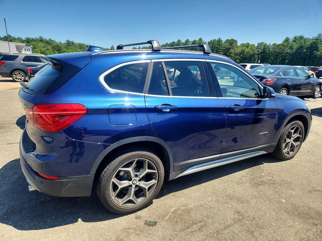 2017 BMW X1 xDrive28I - Фото 3