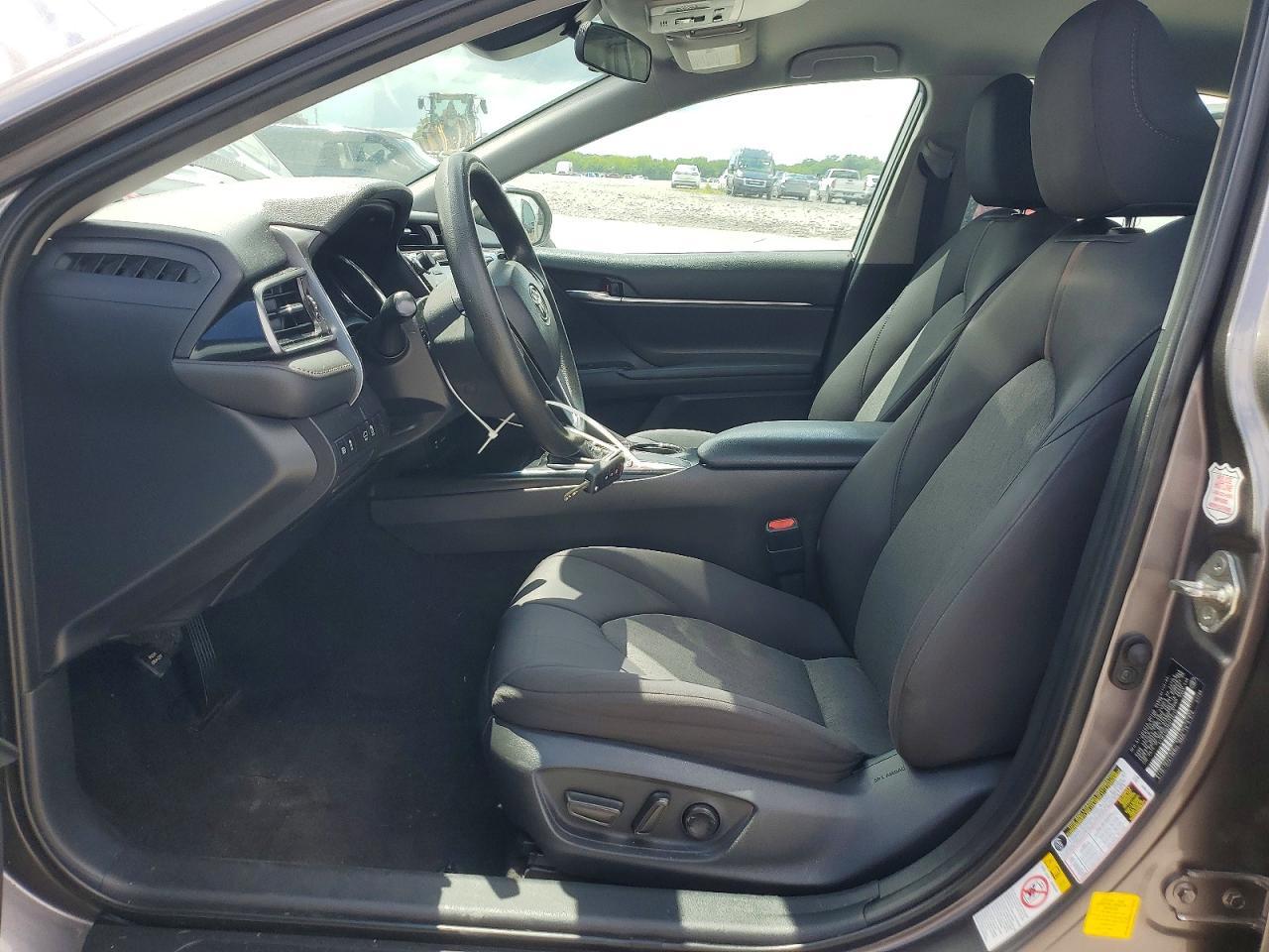 2019 Toyota Camry Le - Фото 7