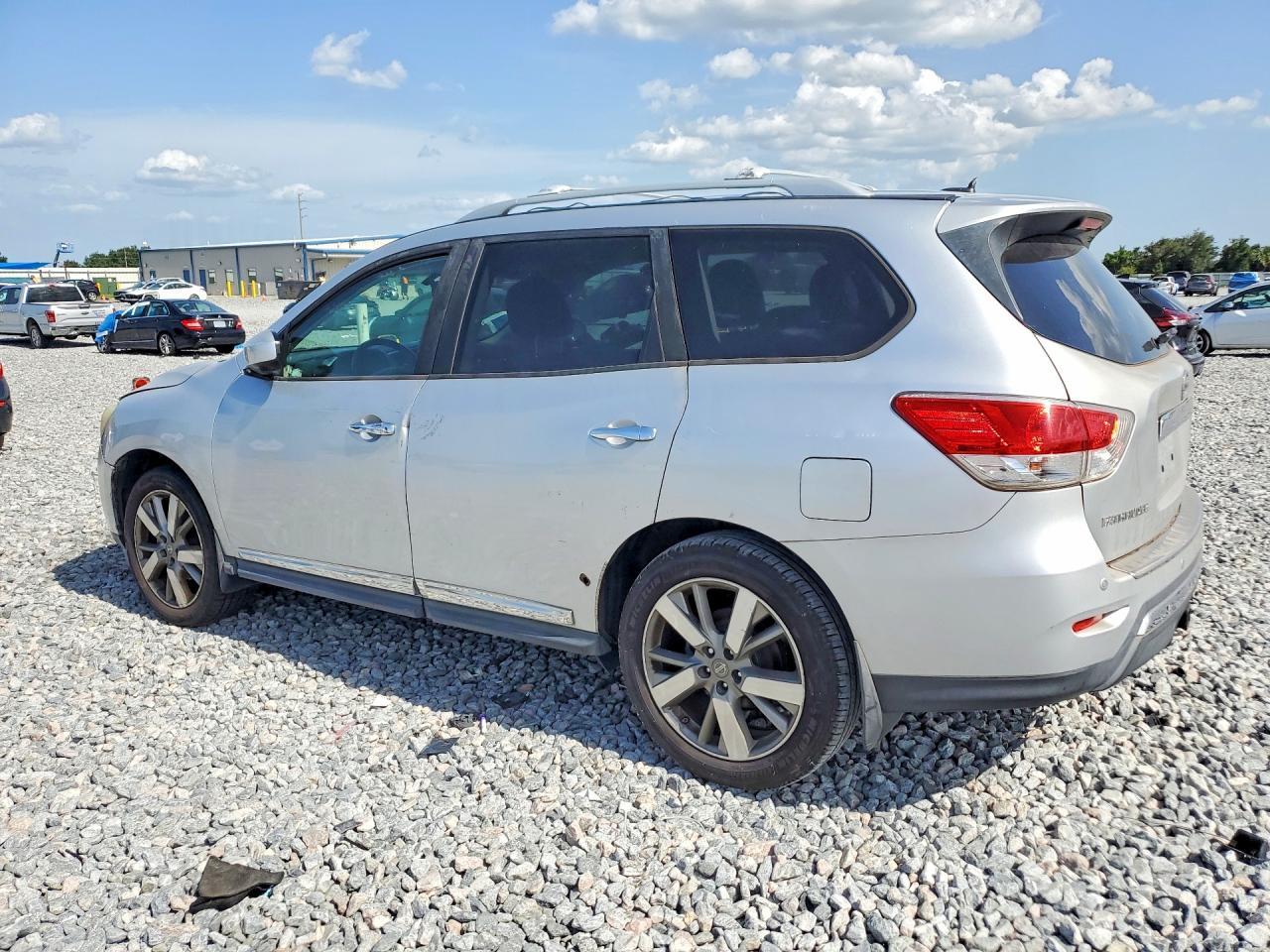 2013 Nissan Pathfinder S - Image 2