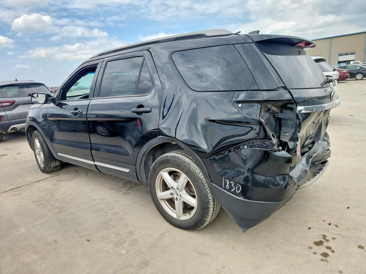 2016 Ford Explorer Xlt - Фото 2