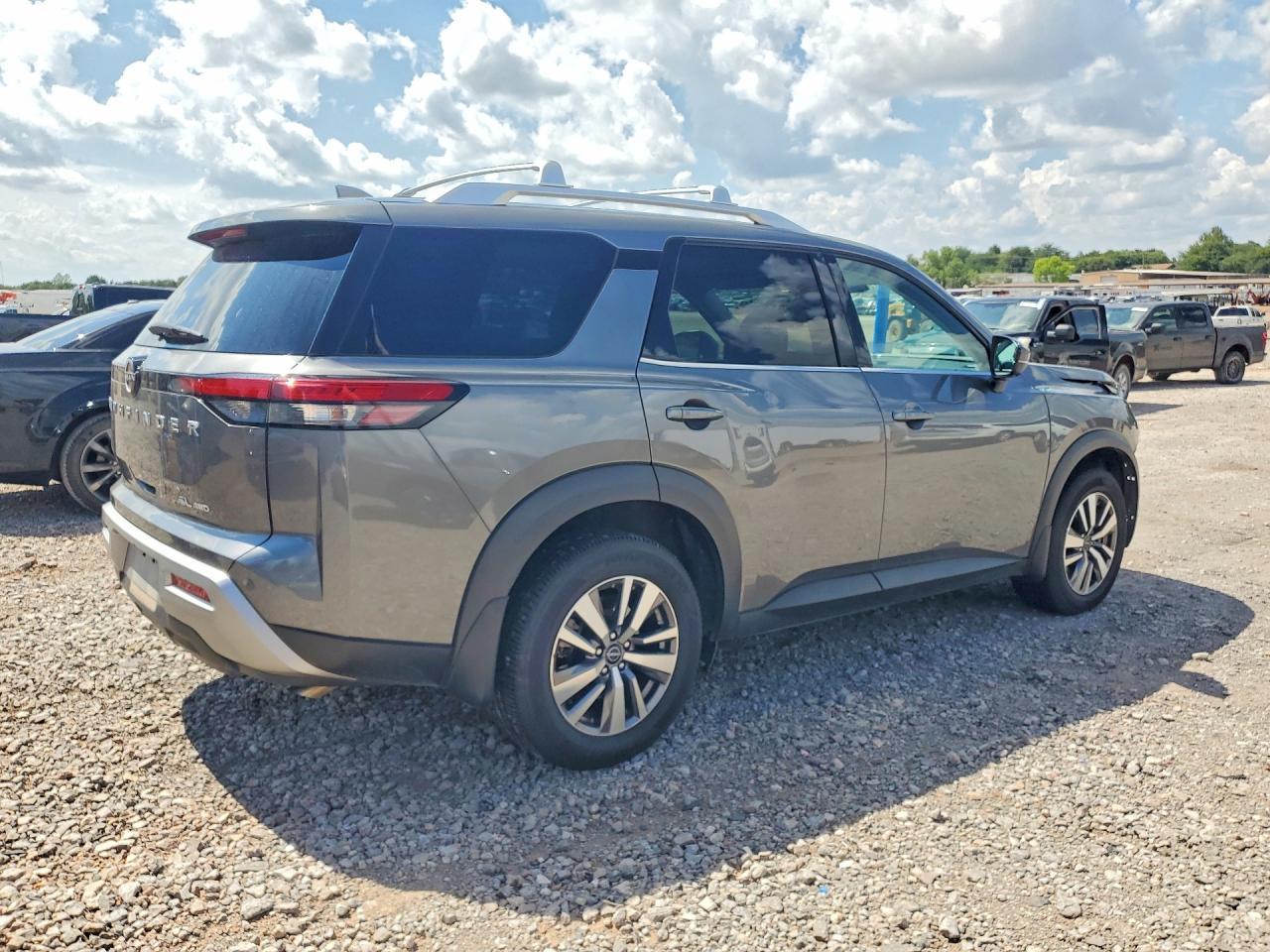 2022 Nissan Pathfinder Sl - Фото 3