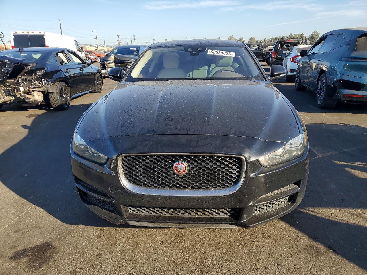 2017 Jaguar Xe Premium - Фото 5