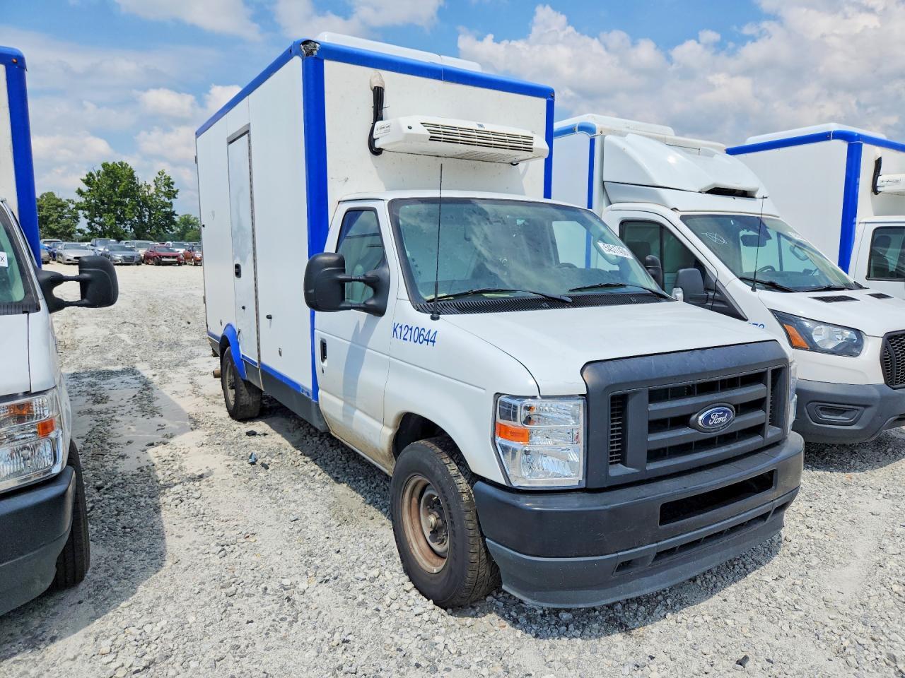 2024 Ford E350 Refrigerated Box Truck - Фото 4