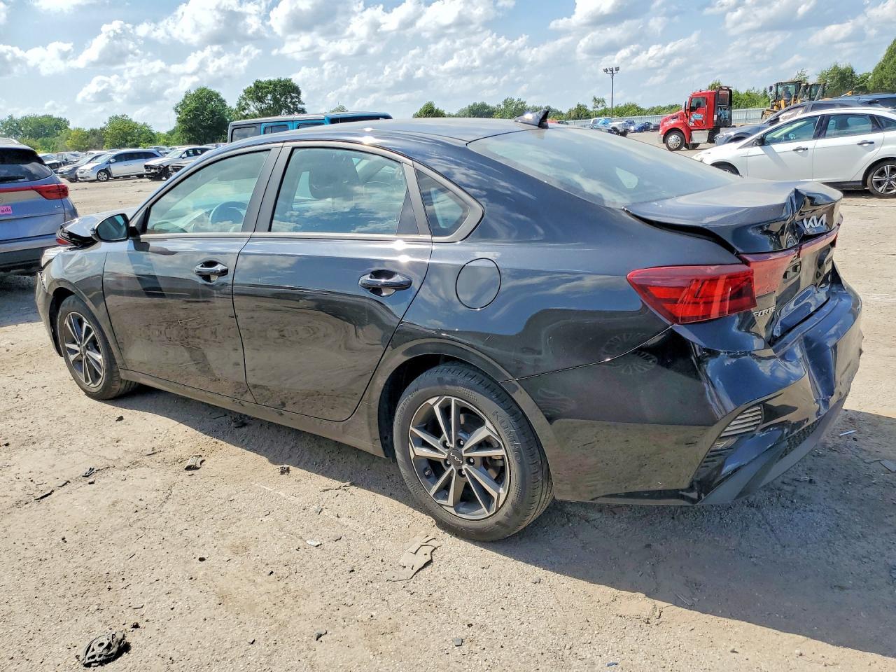 2023 Kia Forte Lxs - Image 2