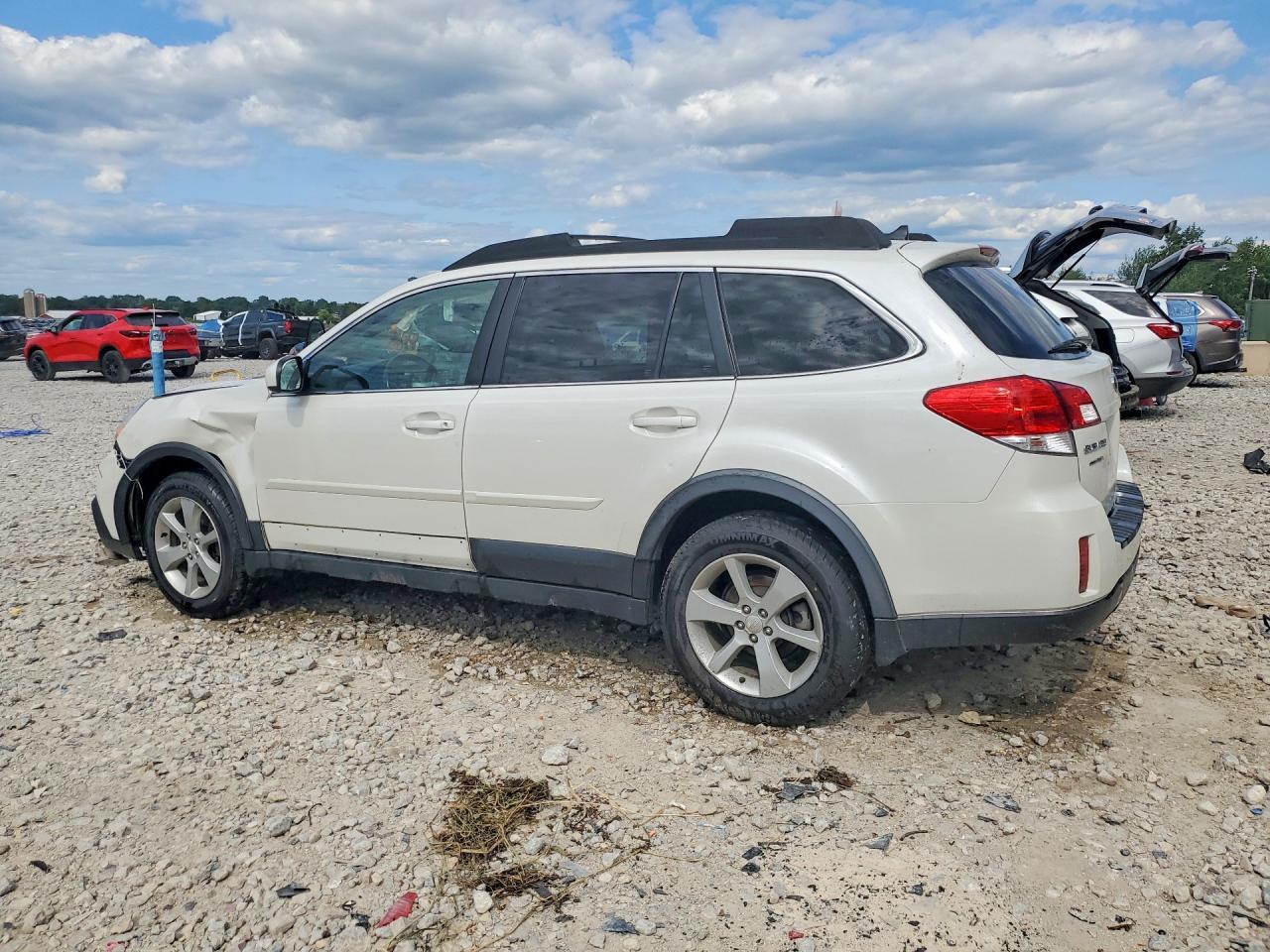 2014 Subaru Outback 2.5I Premium - Image 2