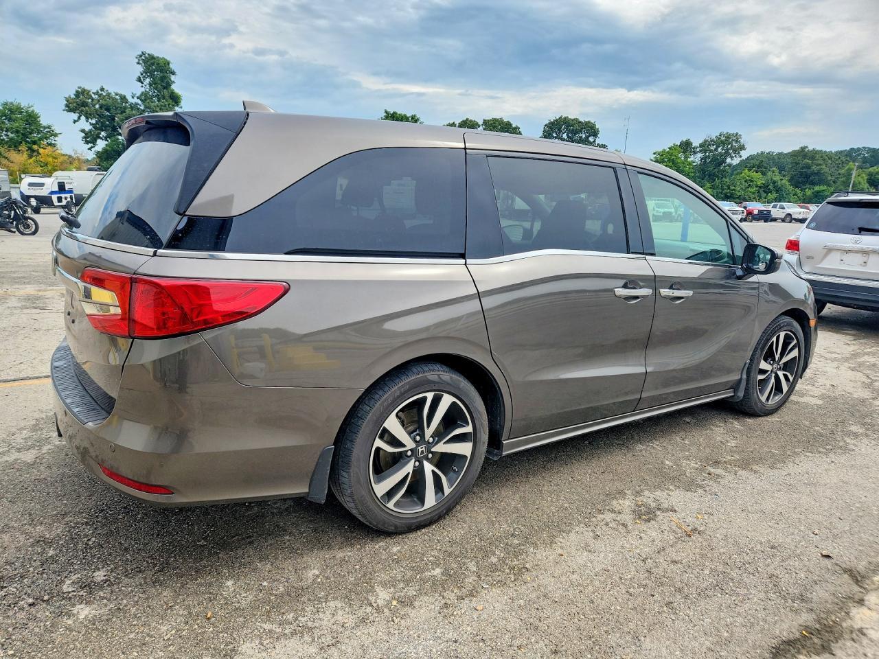 2020 Honda Odyssey Elite - Фото 3