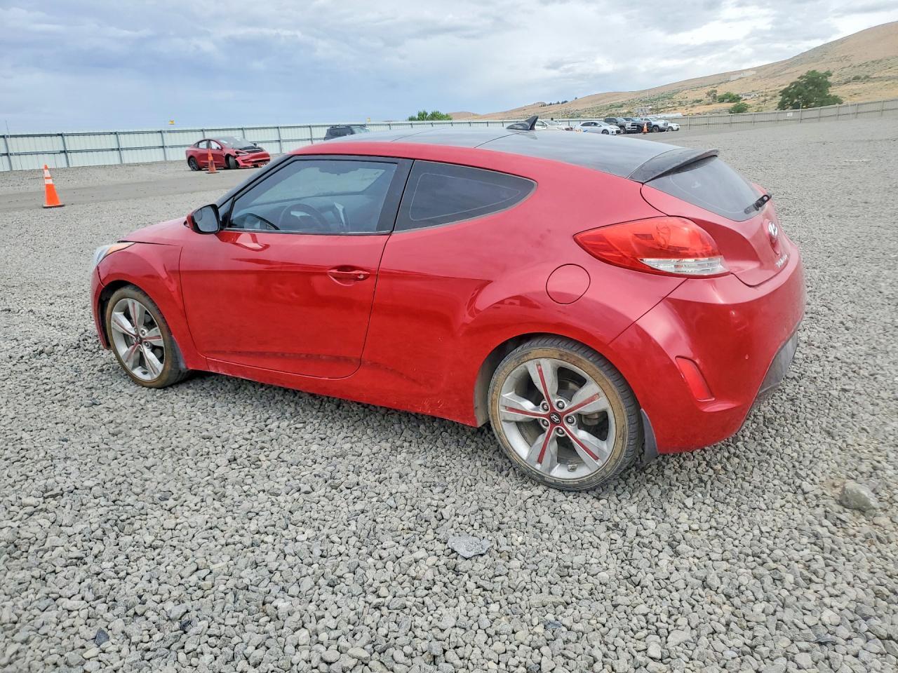 2016 Hyundai Veloster Base - Image 2