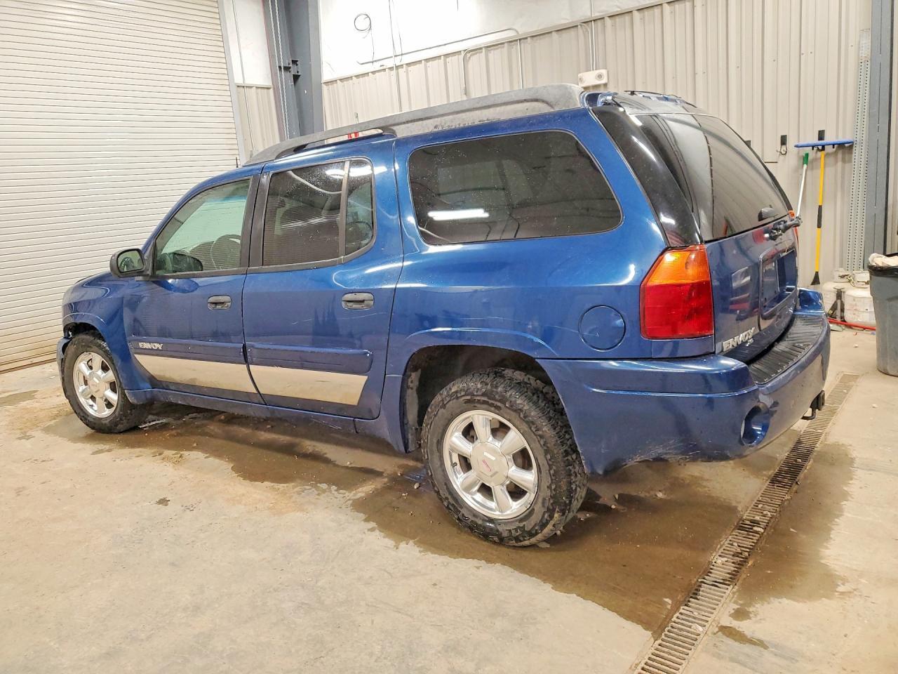 2005 GMC Envoy Xl - Image 2