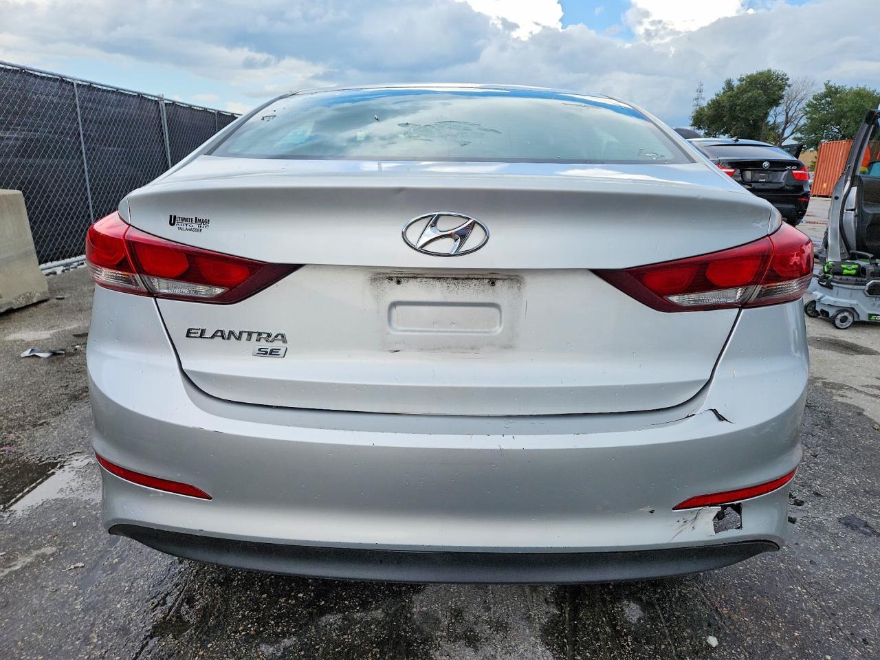 2018 Hyundai Elantra Se - Image 6