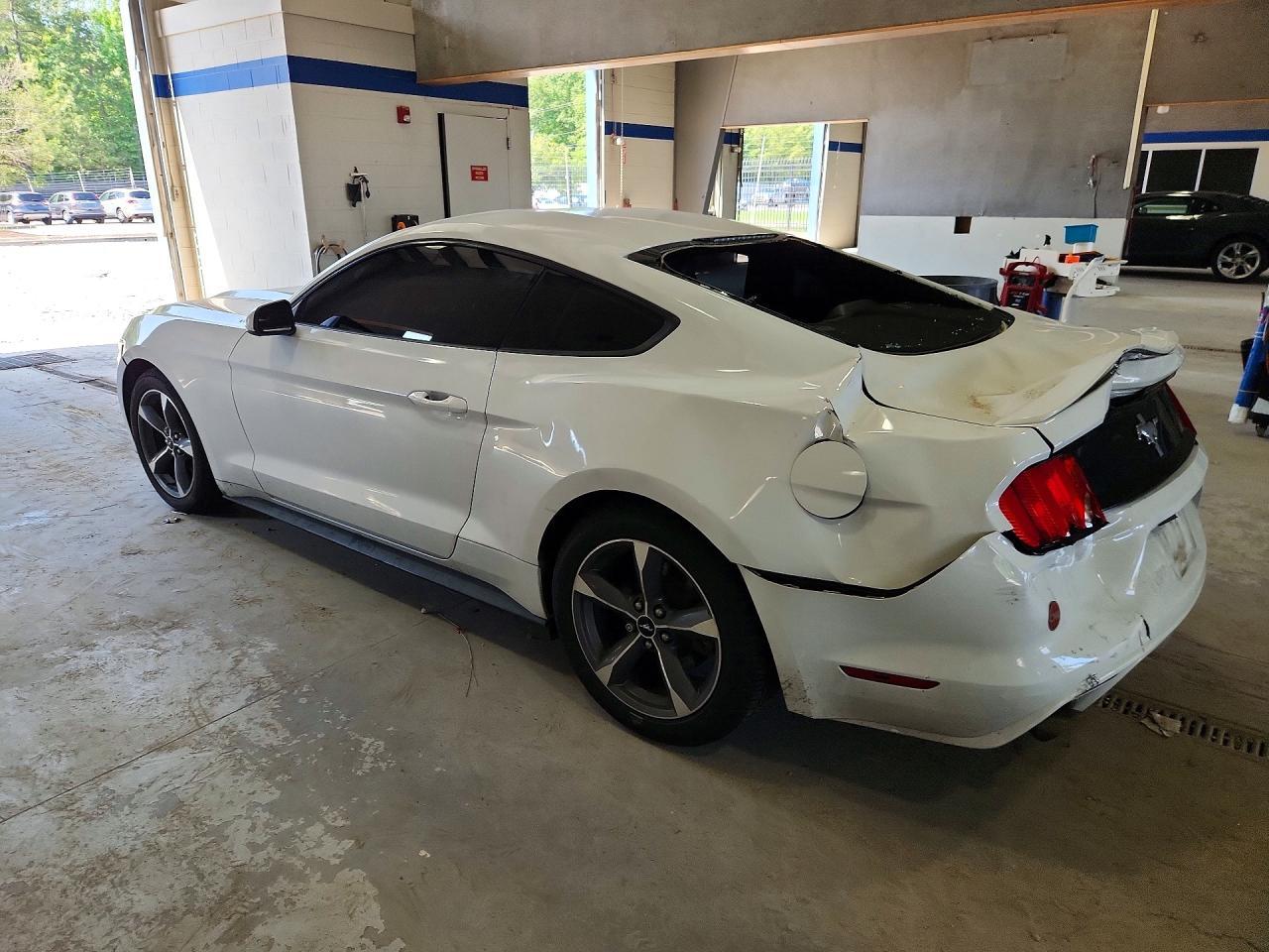 2015 Ford Mustang - Фото 2