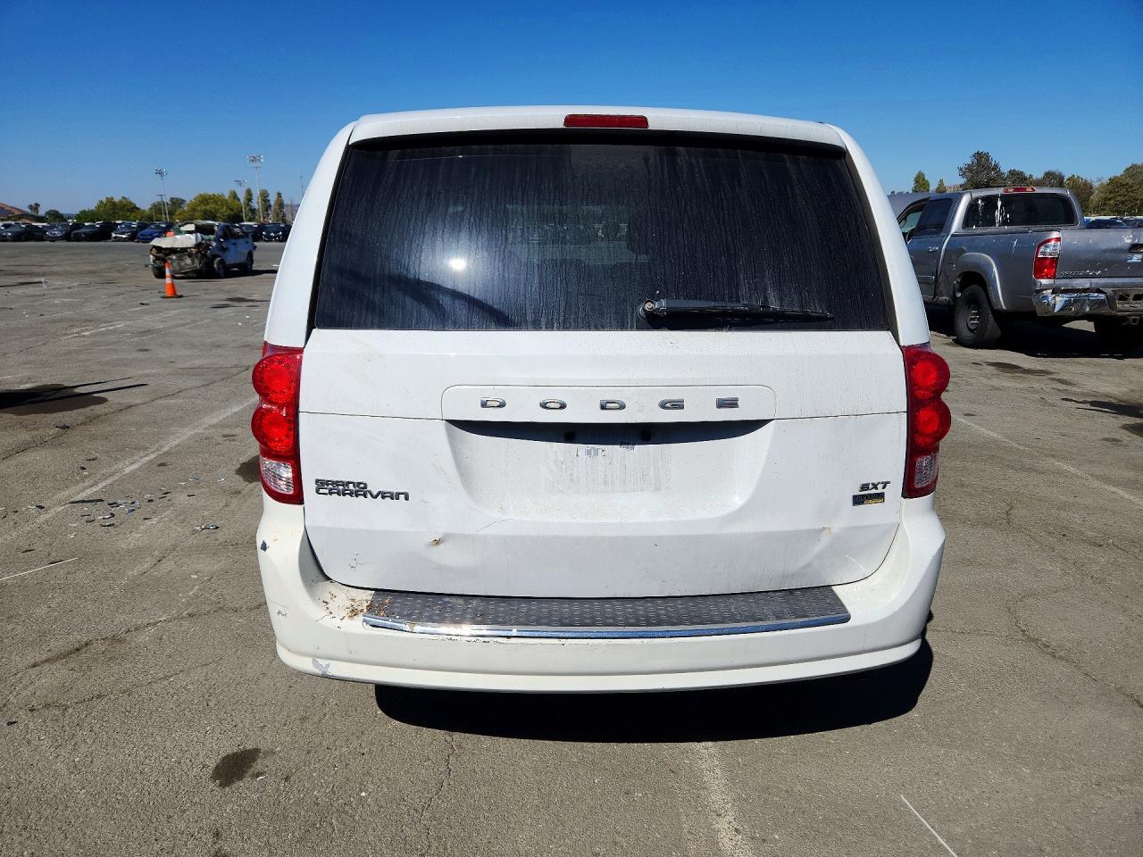 2014 Dodge Grand Caravan Sxt - Image 6