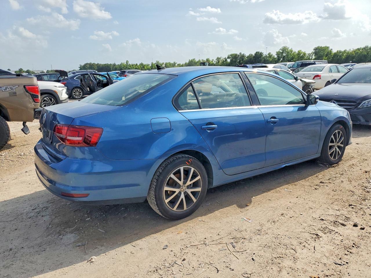 2017 Volkswagen Jetta Se - Фото 3