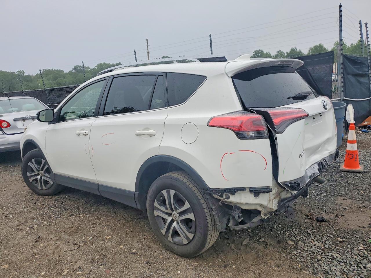 2017 Toyota Rav4 Le - Фото 2