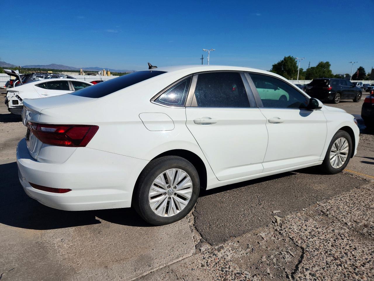 2020 Volkswagen Atlas Cross - Image 3