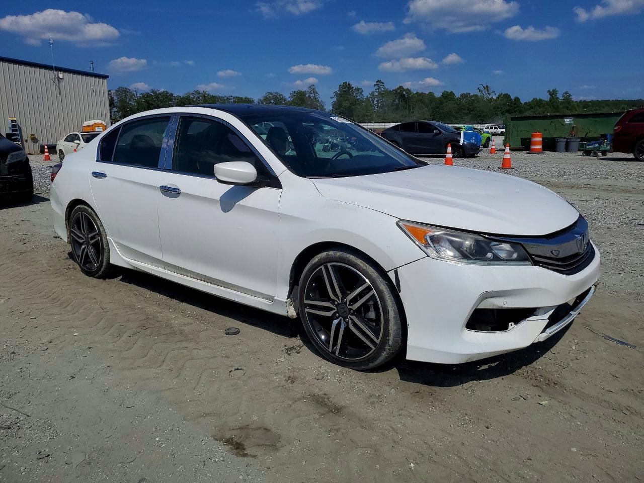 2016 Honda Accord Sport - Image 4