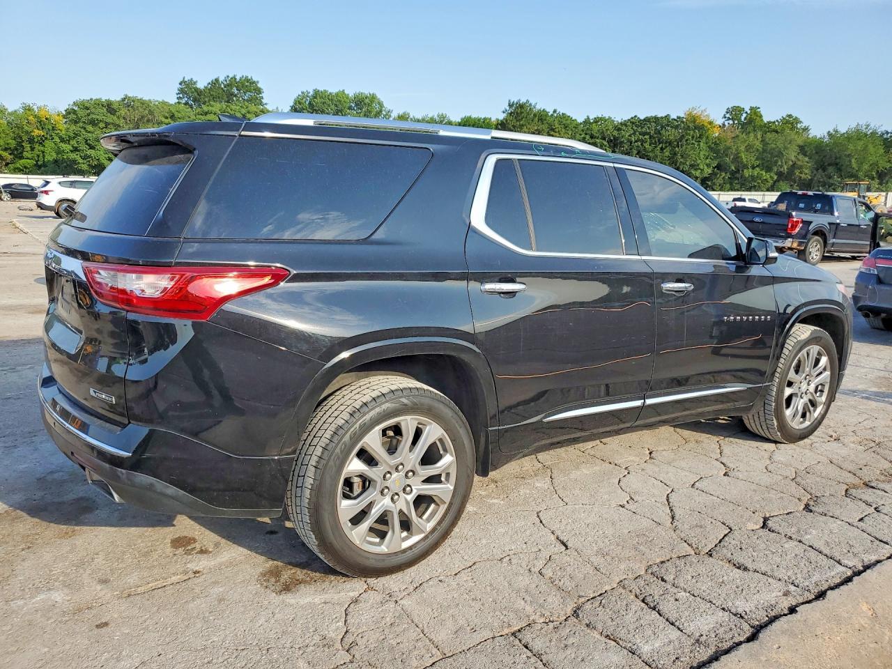 2018 Chevrolet Traverse Premier - Image 3