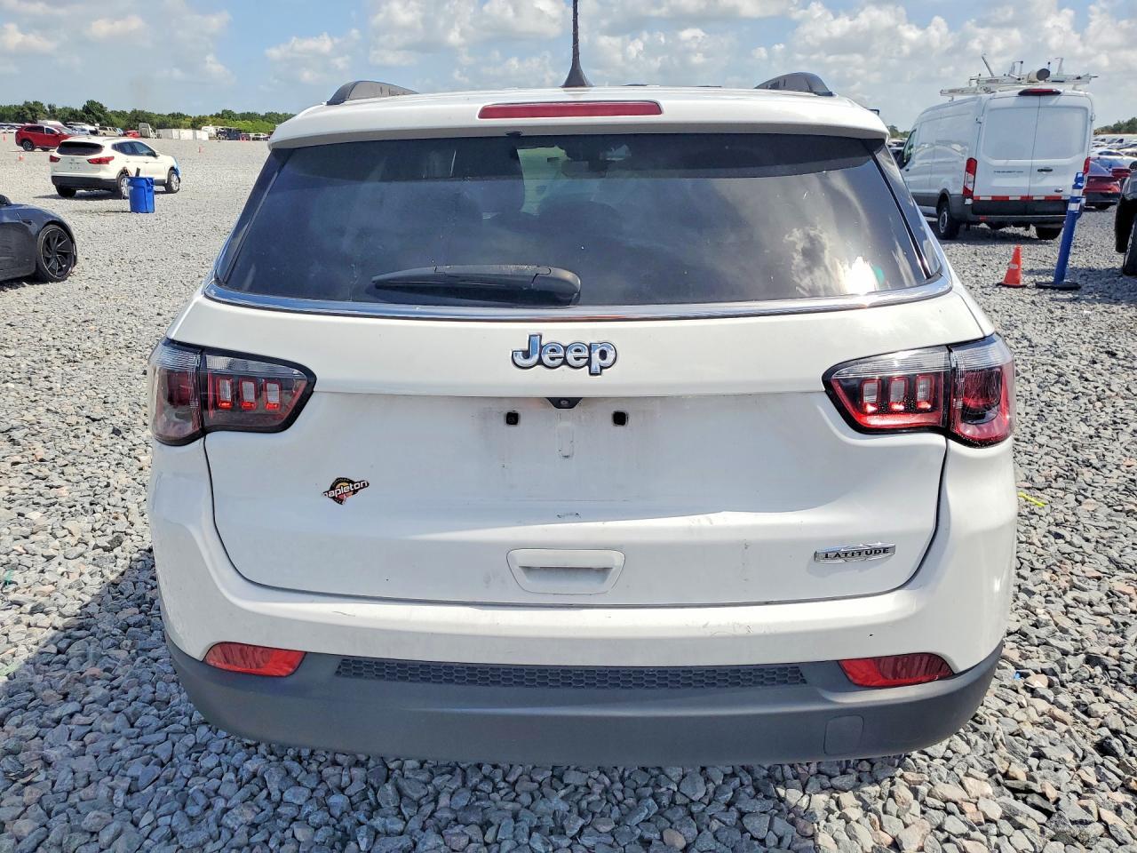 2022 Jeep Compass Latitude - Image 6