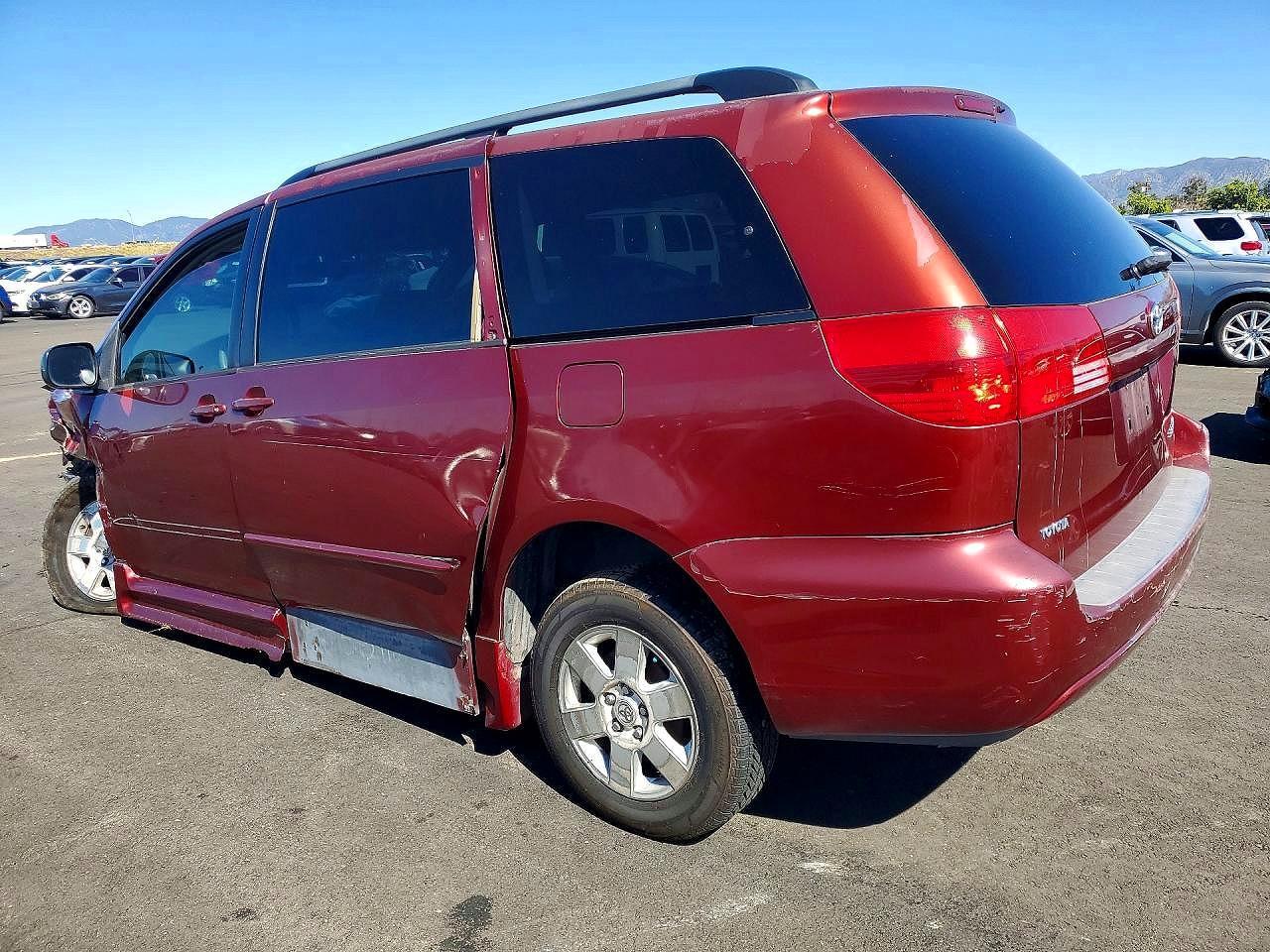 2004 Toyota Sienna Le 8 Passenger - Фото 2