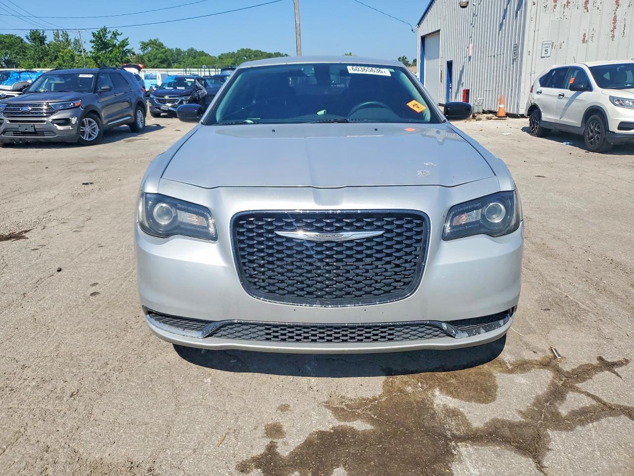 2019 Chrysler 300 Touring - Фото 5